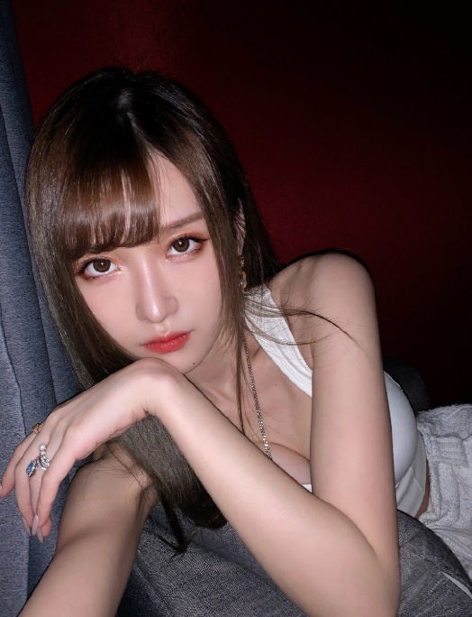 杭州170.34D刚入行的兼职女，年轻风Sao胸器B人，鲜嫩BB特紧致